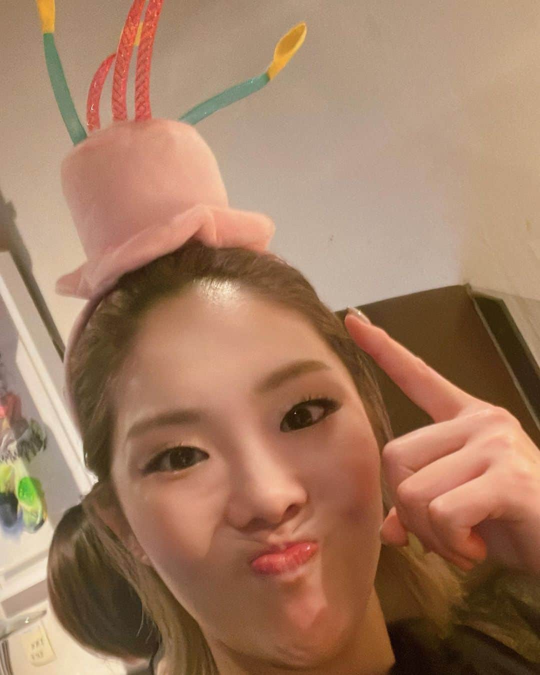 留依蒔世さんのインスタグラム写真 - (留依蒔世Instagram)「生誕祭色々。 幸せすぎる女S いっぱい祝ってもろた🥹❤️🤣 シャッシャッてやってくださいね 登場人物たくさんですよ  写真撮ってなかったけど祝ってくれた人ありがとう🥹❤️笑   #宝塚用語  #宙組  #生誕祭  #誕生日  #バルーンはマイホームで元気です  #プレゼント大体酒  #幸せの極み」6月26日 19時05分 - rui_makise_official