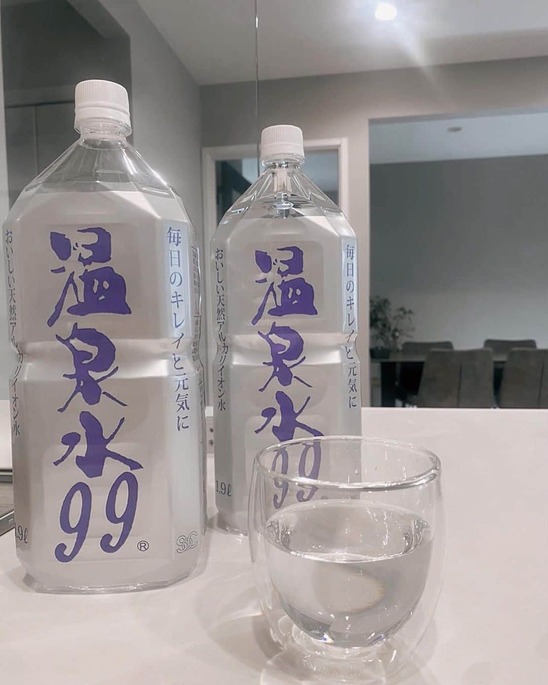 畠中清羅 さんのインスタグラム写真 - (畠中清羅 Instagram)「_  最近は色んなお水を試してる✨ 美容健康の第一としてやっぱり水の質に拘るのは大事かなと☺️💕 @onsensui99 のお水は超軟水と言われていて 飲んだら分かる軽やかでとってもまもやかで飲みやすい。  この温泉水99でお米を炊くと ビックリするくらいお米の甘味も増して 子供も今日お米おいしいねってたくさん食べてくれました🥺💕  #温泉水99 #温泉水 #アルカリイオン水 #ミネラルウォーター #美容と健康 #PR」6月26日 19時17分 - seira_hatanaka