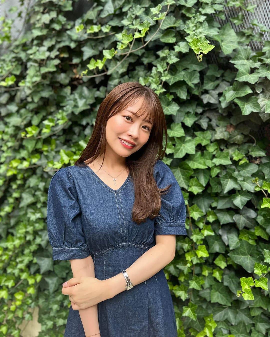 高木由梨奈のインスタグラム：「ヘアケアを見直そうと思って、 美容師さんにおすすめしてもらった「リケラミスト」っていうのを買ってみたらすごく良かった💞 髪サラサラになるし、梅雨の湿気でも髪が広がりにくくなって嬉しい✨✌️ 美容室でトリートメントしてから2週間経つのに、いまだに髪がサラサラ〜 おすすめだよ〜💇‍♀️  #リケラミスト #ヘアケア #アウトバス #アウトバストリートメント」