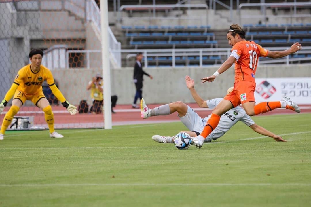 のインスタグラム：「応援ありがとうございました。  #ehimefc  #愛媛fc  #jleague  #松田力 #🇮🇩🇯🇵」