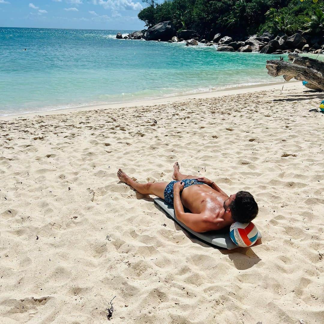 のインスタグラム：「⛈」