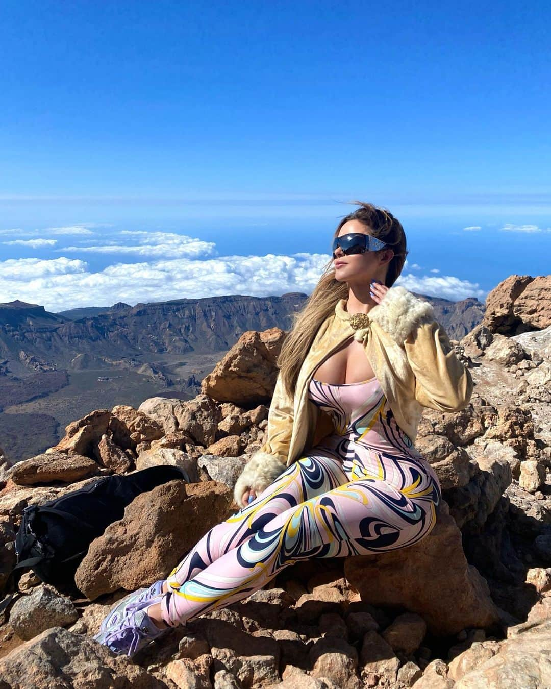 デミ・ローズのインスタグラム：「At the highest point in the islands of the Atlantic on the world’s third tallest Volcano at 3,715 m (12,188 ft)  - Mount Teide 🌋」