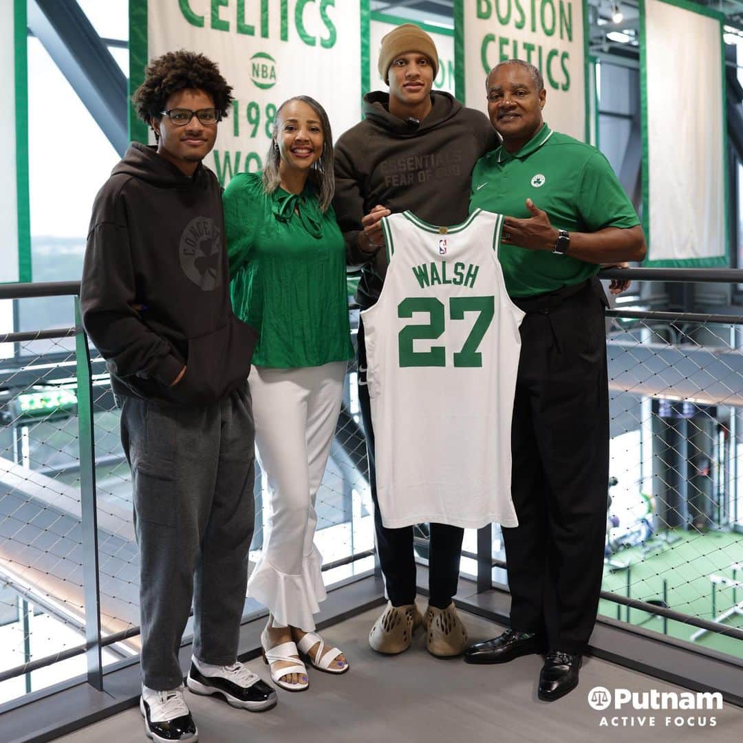 ボストン・セルティックスのインスタグラム：「some new green for the closet ☘️」