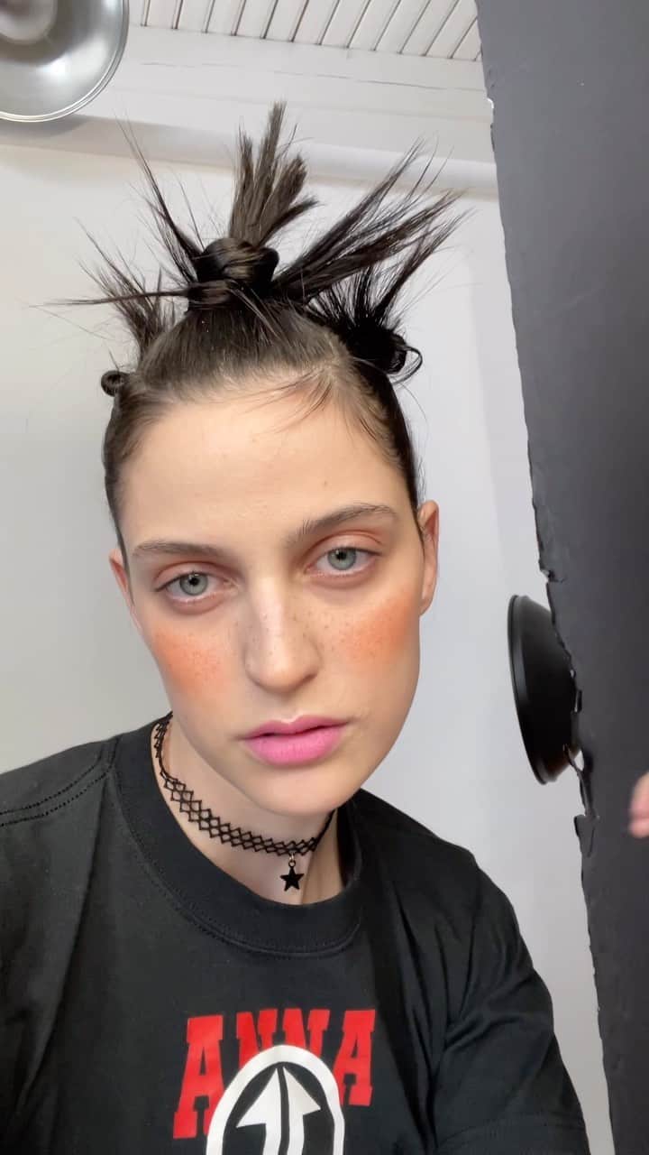 Kento Utsuboのインスタグラム：「💖 freckles makeup x Super Kawaii makeup 💖  ✨Beautiful @erintreschel @fordmodels   _ _ _ _ _ Super Kawaii ❤️ It was so much fun day ✨  Please leave a like and comments below!!!❤️‍🔥 Any questions are welcome!!  今日はそばかすメイクアップ🥴👍スパかわいいーを沢山挑戦した日❣️ まだまだあげるからお楽しみに！  ありがとうございました☺️  皆さんの感想・コメントお待ちしてます🎶 質問もお気軽にどうぞ😆  Photography @dennistejero  Styling @aleciarodriguez__  Hair @izuizuizu @87artists @w_tokyo  Makeup @kentoutsubo」