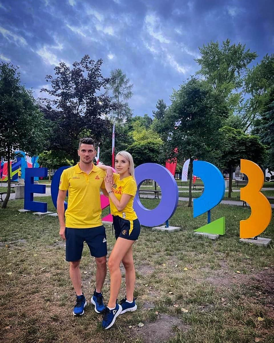 ベルナデッテ・スッチのインスタグラム：「Athlete's village! #teamromania🇷🇴@europeangames2023 __________________________________ #europeangames2023 #poland #krakow #mybrotherisbetterthanyours #❤️」