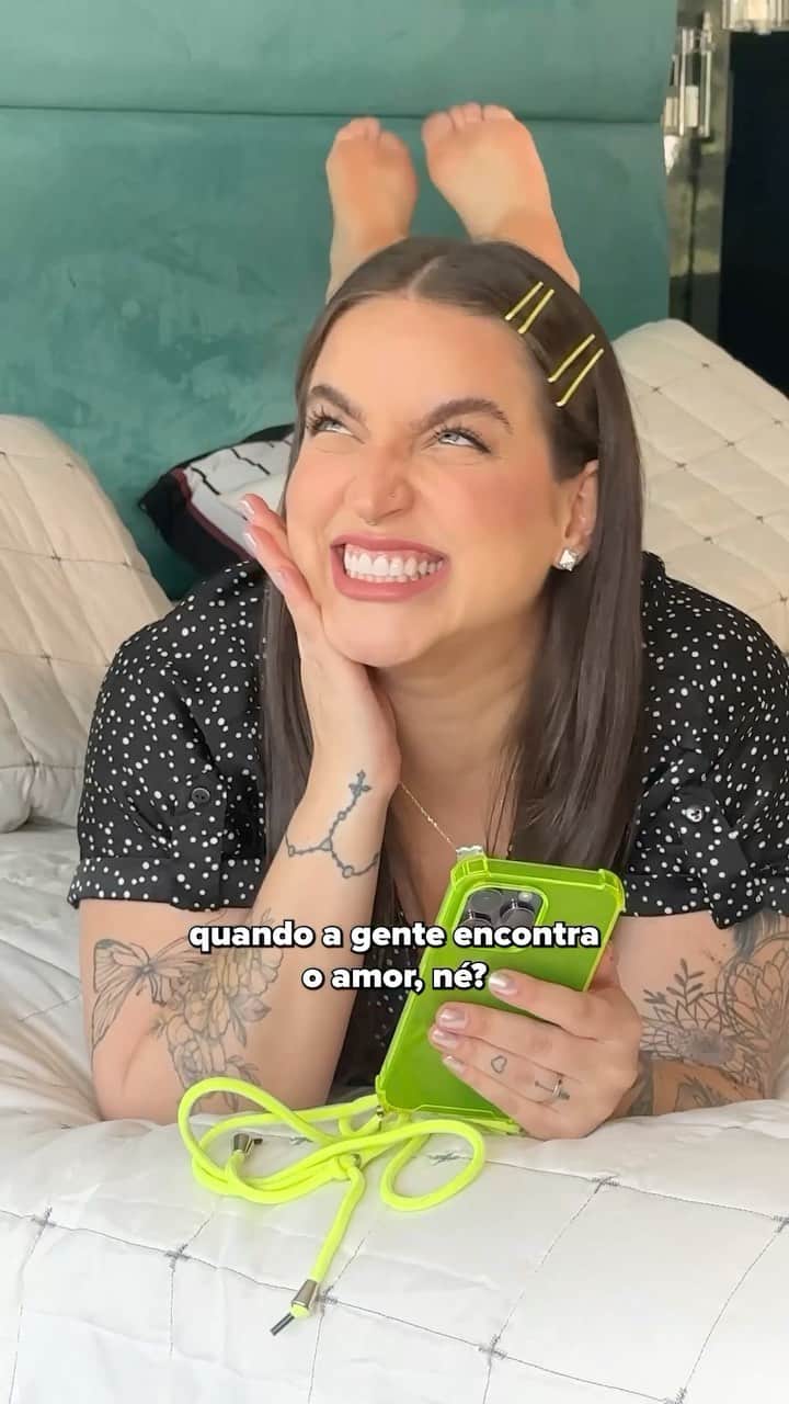 Bruna Unzuetaのインスタグラム：「Quem aí tem um par perfeito? Eu já encontrei o meu, e não estou falando do Lin não gente! Estou falando do meu Scarpin da @usaflex , que além de super elegante e muito confortável, se tornou peça chave em meus looks, match total. E se você também está em busca do seu par perfeito, corre para uma das franquias da @usaflex para aproveitar essa semana de bolsas e scarpins que está incrível. ❤ #publi」