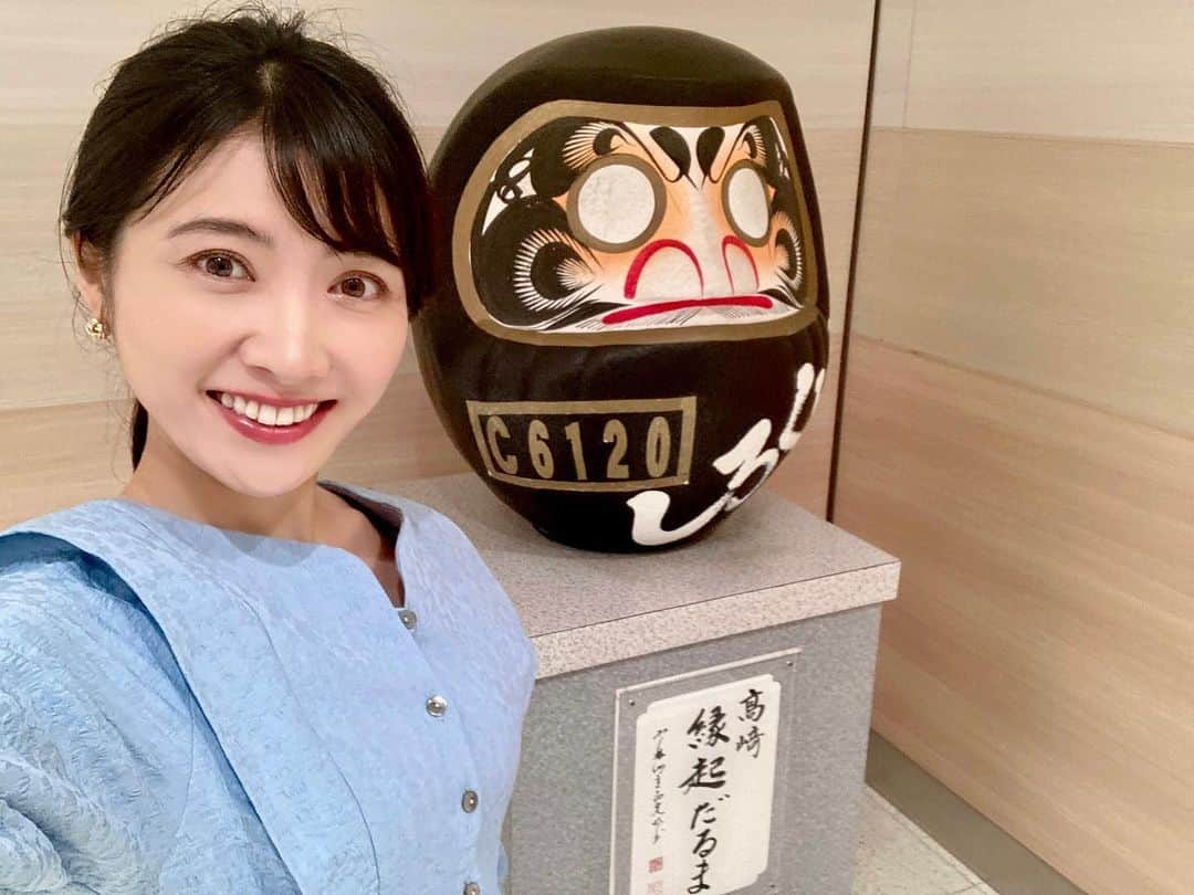 久保井朝美さんのインスタグラム写真 - (久保井朝美Instagram)「👩‍🏫 群馬県の講演会の帰り🚄 高崎駅で 縁起だるまに出会いました🫶  今日は東北へ🚄 講演会の前に お城にも行く予定です🏯❤️  みなさん良い1日を☺️  #縁起だるま #高崎だるま #高崎駅 #久保井朝美 #気象キャスター #気象予報士 #防災士 #講演会講師 #お城好き #お城好きと繋がりたい」6月27日 6時00分 - asami_k920