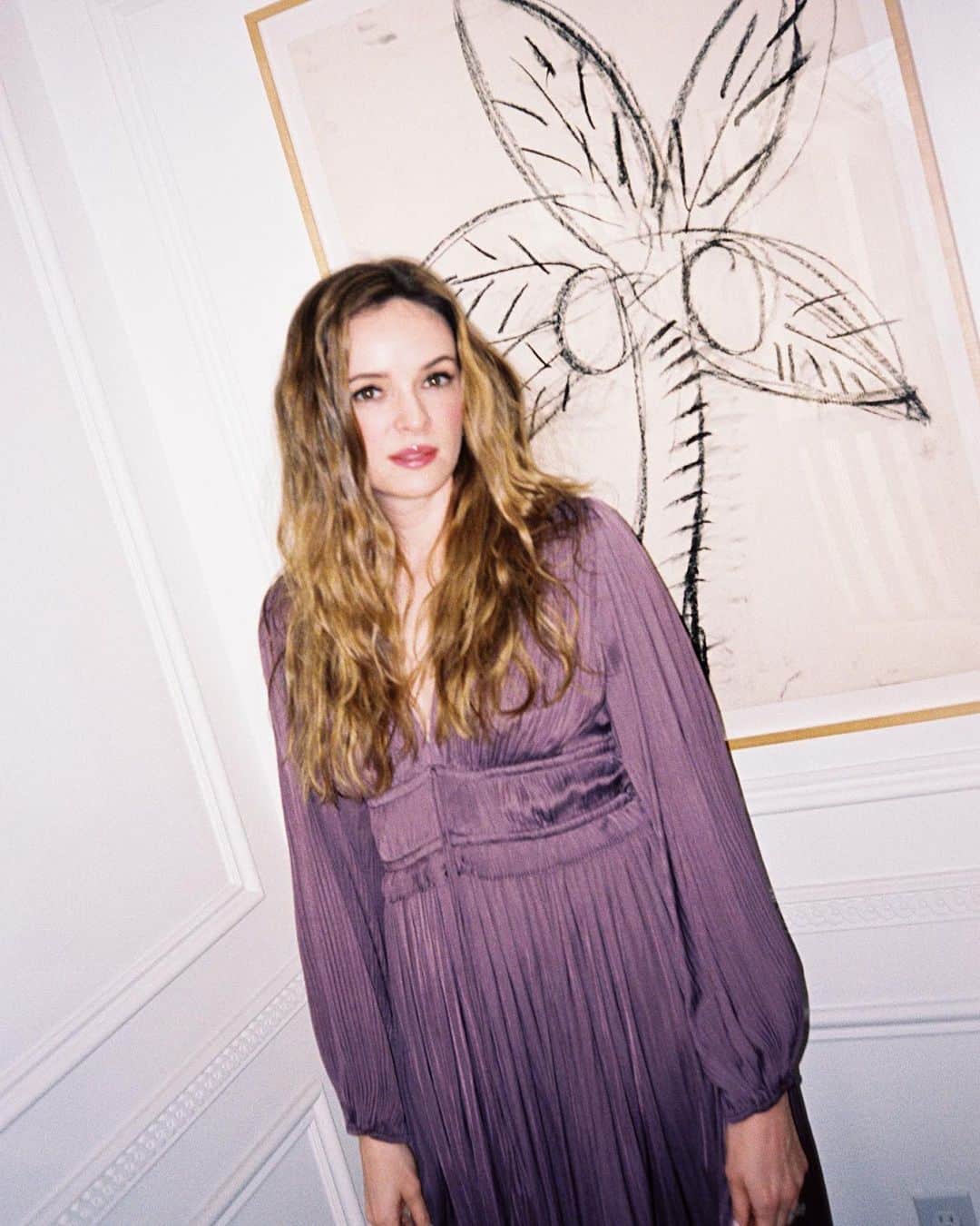 ダニエル・パナベイカーのインスタグラム：「All dressed up & finally somewhere to go! Celebrating our 6 year anniversary this month. Best decision I ever made.」