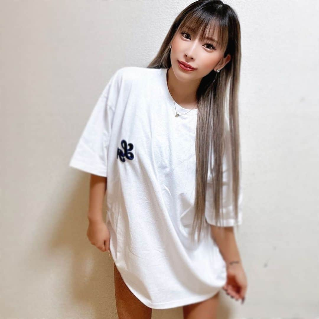 あちゅさんのインスタグラム写真 - (あちゅInstagram)「LAロゴT @oldrookie.shop   Lサイズ着用  https://oldrookie.thebase.in/items/74210471  #oldrookie #オールドルーキー #ロサンゼルス #ビッグt #オーバーサイズ #西海岸 #白t #サーフ #サーフスタイル」6月26日 21時19分 - achuuuu27