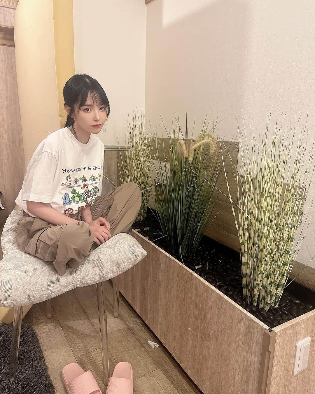 のインスタグラム：「撮影後はこんなテンションです🌵  #ユニクロT」