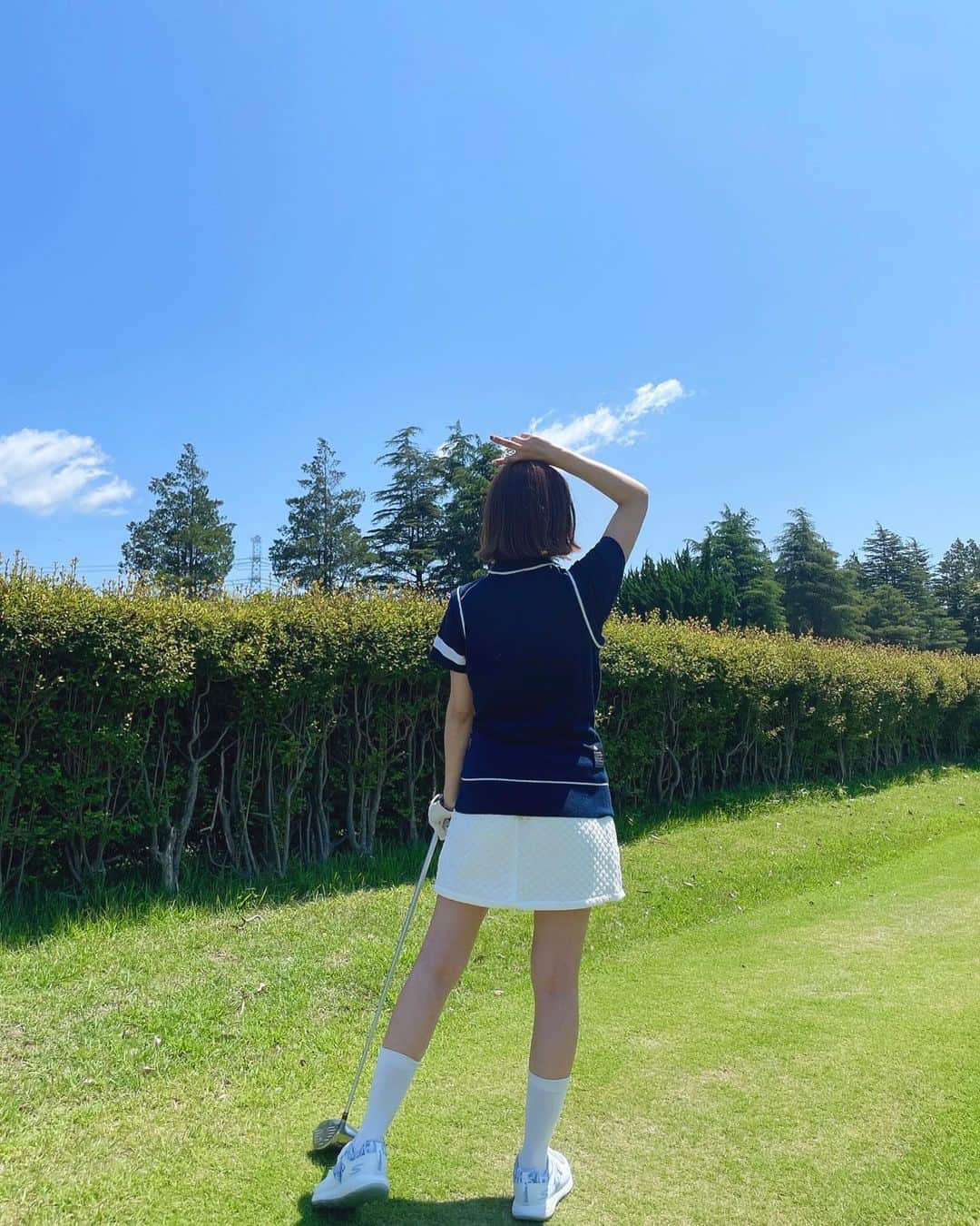 小林智絵さんのインスタグラム写真 - (小林智絵Instagram)「. . . . . . ちえとゴルフ、、、 どうですか？🥹⛳️ . . . . . #ゴルフ女子 #ゴルフコーデ #ゴルフ #ゴルフウェア #ゴルフ初心者 #ゴルフファッション #ゴルフ女子コーデ #ゴルフ好き #サンバイザー #ボブ #ボブアレンジ #ボブヘアアレンジ #ネイビーコーデ #アディダスゴルフ #イエベ秋 #イエベ秋メイク #イエベ #イエベメイク #年齢逆行アイドル #美脚すぎる美脚」6月26日 21時20分 - kobayashichie_1012