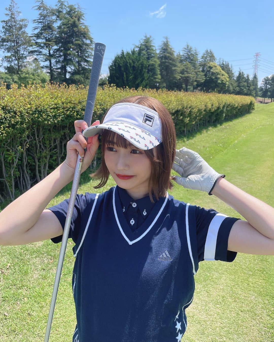 小林智絵さんのインスタグラム写真 - (小林智絵Instagram)「. . . . . . ちえとゴルフ、、、 どうですか？🥹⛳️ . . . . . #ゴルフ女子 #ゴルフコーデ #ゴルフ #ゴルフウェア #ゴルフ初心者 #ゴルフファッション #ゴルフ女子コーデ #ゴルフ好き #サンバイザー #ボブ #ボブアレンジ #ボブヘアアレンジ #ネイビーコーデ #アディダスゴルフ #イエベ秋 #イエベ秋メイク #イエベ #イエベメイク #年齢逆行アイドル #美脚すぎる美脚」6月26日 21時20分 - kobayashichie_1012