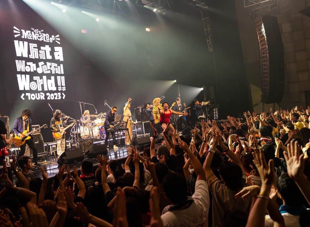 シーサーさんのインスタグラム写真 - (シーサーInstagram)「． ． WWW!!TOUR2023 今ツアーもモンパチ 全力サポートさせてもらいます🔥🎷🎸🕺🎺  初日からサイコウな声&笑顔！  そして1日で贅沢にもDOBERMANとモンパチ 2ステージも立たせてもらえて心の充電満タン◎ タノシイがすぎた〜  明日は香川県festhalle 明日もパーティーしようぜぃ！ ピス！  📸 @saru_0305 1〜4 6〜10  #MONGOL800 #モンパチ #モンパチ25th #ワッターツアー #おじさんたちと踊ろう」6月26日 21時13分 - __seasir__