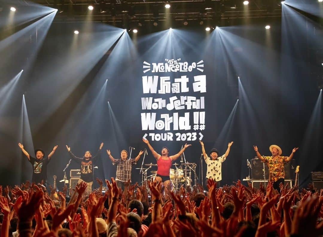 シーサーさんのインスタグラム写真 - (シーサーInstagram)「． ． WWW!!TOUR2023 今ツアーもモンパチ 全力サポートさせてもらいます🔥🎷🎸🕺🎺  初日からサイコウな声&笑顔！  そして1日で贅沢にもDOBERMANとモンパチ 2ステージも立たせてもらえて心の充電満タン◎ タノシイがすぎた〜  明日は香川県festhalle 明日もパーティーしようぜぃ！ ピス！  📸 @saru_0305 1〜4 6〜10  #MONGOL800 #モンパチ #モンパチ25th #ワッターツアー #おじさんたちと踊ろう」6月26日 21時13分 - __seasir__