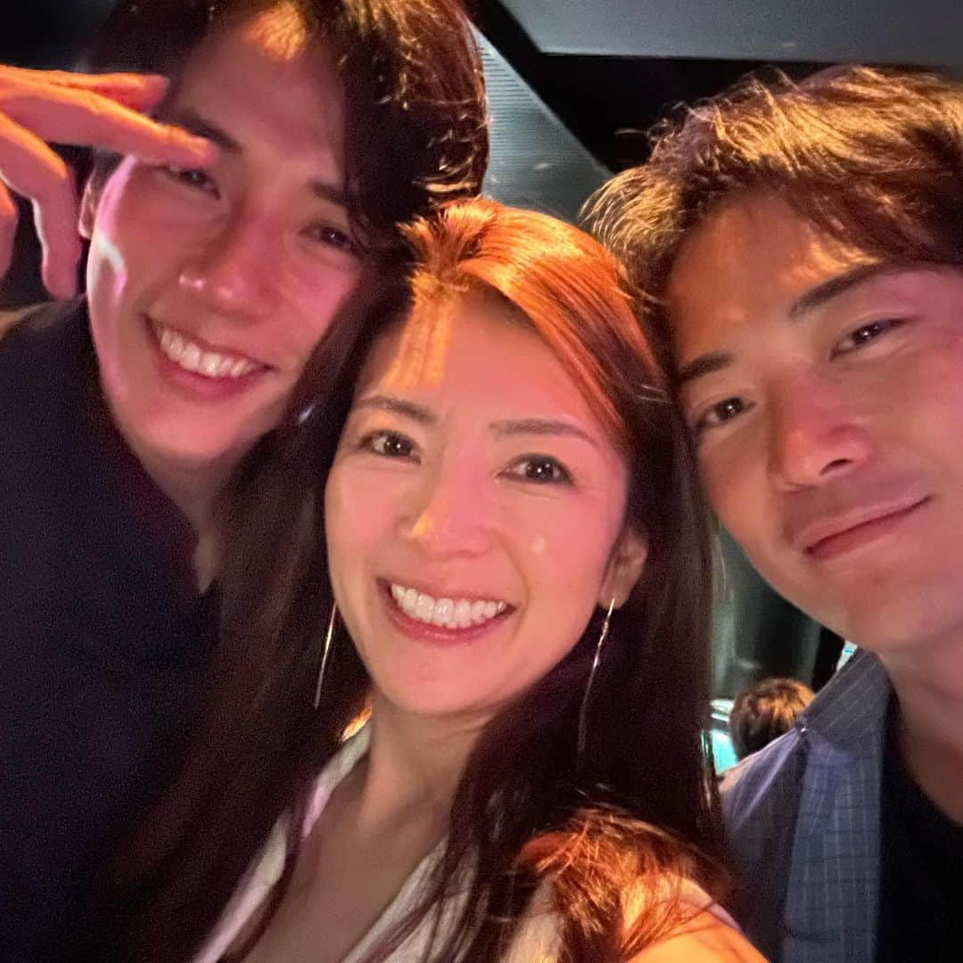 三浦マキさんのインスタグラム写真 - (三浦マキInstagram)「Thank you so much for many B’day wishes and celebrations!! Love you all♥️  今年もまた一歳大人になりました🎂 誕生日が来るたびに、家族や友人、出会ってくれたすべての人に愛と感謝の気持ちでいっぱいに…  最高に楽しくて幸せなお祝いをありがとう! 出会ってくれてありがとう!!✨  私の人生はみんながいるから最高です。ラブユー💛💛　　  (むしろ全員に対して“出会いとご恩の還元キャンペーン”をやっていきたいw)  笑顔で明るく楽しく、目標に向かって上を向いて。 愛と優しさとしなやかさを兼ね備えて生きていきたいと思います。  ─────────────────  P.S.♠︎ 母からの誕生日メッセージがすごく良かったのでシェア。  ➀「向上心・好奇心・気配り」が素敵な女性の3K(たかのゆりさんのお言葉らしい)  ②丁寧な暮らし方が品格を作り上げていく  …心に沁みます＆刻みます😂  ─────────────────  May ALL YOU be filled wiz happiness and love♥️  #birthday  #thankyou  #loveyou」6月26日 21時17分 - makimiura__la