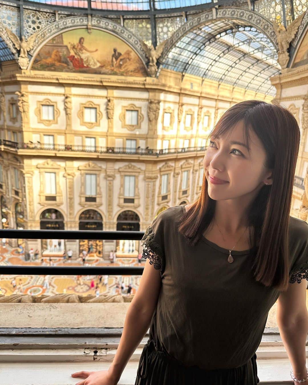 川又智菜美のインスタグラム：「🇮🇹イタリアに来ております🇮🇹 ⁡ ストーリーズは更新しておりましたが… 旅行でイタリアに✈️ ⁡ 数年ぶりの海外旅行にドキドキ！ イタリア語は喋れませんが 挨拶など最低限はできたらイタリア語でと 頑張っております😂 ⁡ まずはミラノを訪れ景色や最後の晩餐を堪能しました☺️ 最後の晩餐はいつか見たいと思っていたものなので 実際に見られて感動🥺✨よかったなぁ。 本場のGalleriaの景色は ディズニーだ！！って最初なっちゃいました🤭笑 ⁡ これからヴェネツィアへ行ってまいります🫶 ⁡ Ciao👋 ⁡ #イタリア #ミラノ #海外旅行」