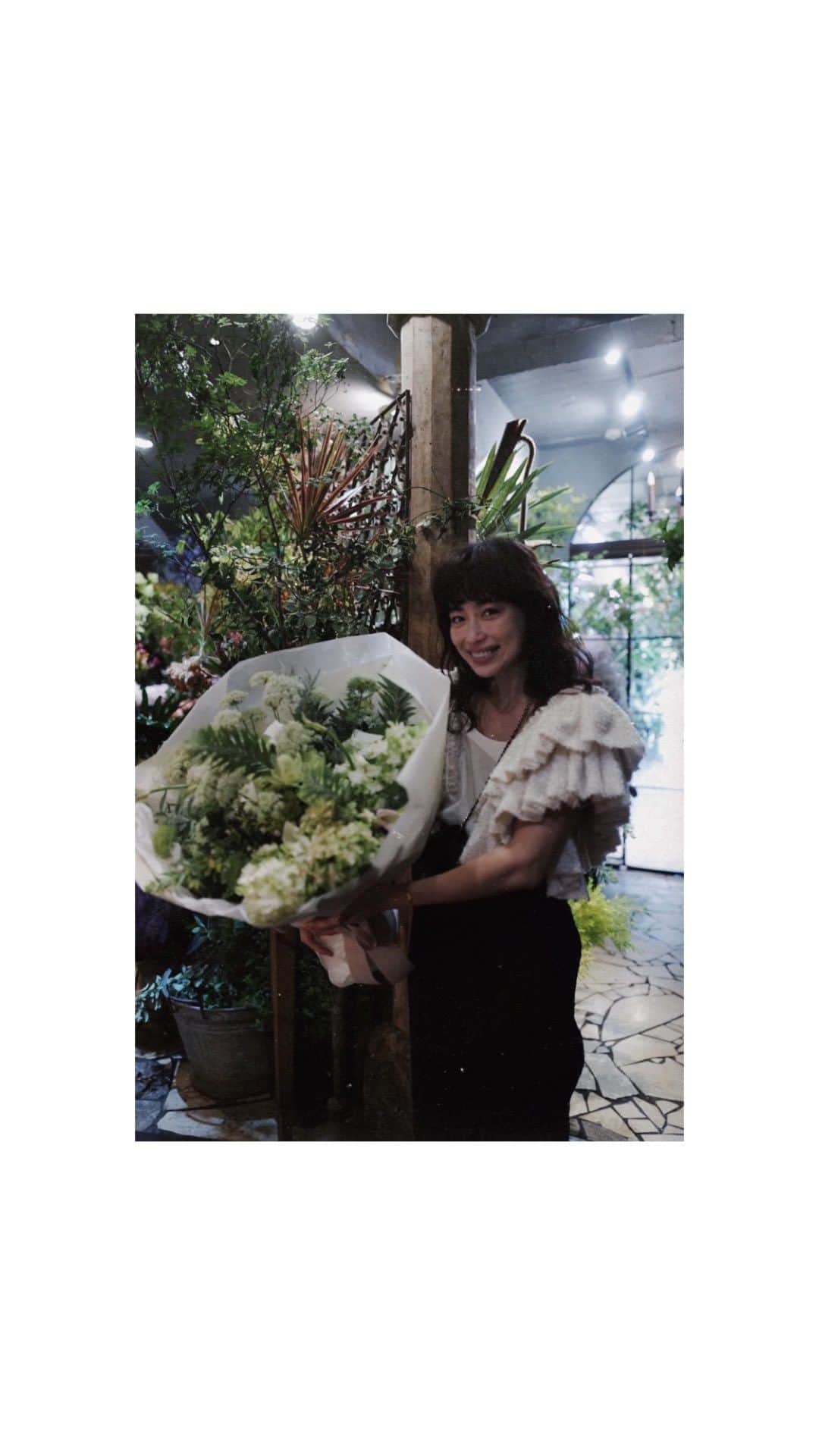 JUNNAのインスタグラム：「@flowernoritake  いつも素敵なブーケにうっとり🌿✨ プレゼントする道中までずっと幸せな気分  #名古屋#フローリスト#ブーケ」