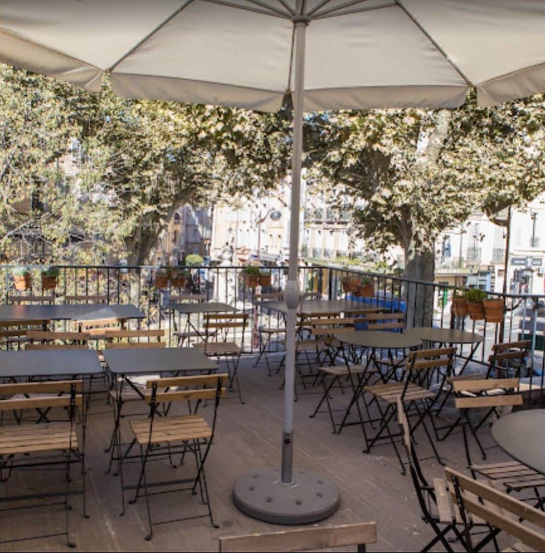 ヴィルジニー・デデューさんのインスタグラム写真 - (ヴィルジニー・デデューInstagram)「FÊTE des TERRASSES ☀️   By @maregionsud —— 1er Juillet 2023 ——  "Connaissez vous la fête des terrasses c'est le 1er juillet partout en région sud organisé par @maregionsud ! Rendez-vous dans les bars et les restaurants partenaire des cafés, hôtels, bars et restaurants pour célébrer la vie ! Des animations sur tout le territoire sont à prévoir ! Ca, c'est le Sud !! "   #cacestlesud #regionsud #lesoleilseleveausud #lafetedesterrasses  Mes recommandations entres autre en images  #MIAM  @mitchaixenprovence @chateaudelagaude @le_garde_manger_aixenprovence @faubourg46 @gaodinarestaurant @lepetitport_」6月26日 21時21分 - virginie_dedieuoff