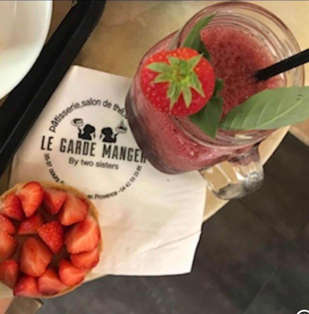 ヴィルジニー・デデューさんのインスタグラム写真 - (ヴィルジニー・デデューInstagram)「FÊTE des TERRASSES ☀️   By @maregionsud —— 1er Juillet 2023 ——  "Connaissez vous la fête des terrasses c'est le 1er juillet partout en région sud organisé par @maregionsud ! Rendez-vous dans les bars et les restaurants partenaire des cafés, hôtels, bars et restaurants pour célébrer la vie ! Des animations sur tout le territoire sont à prévoir ! Ca, c'est le Sud !! "   #cacestlesud #regionsud #lesoleilseleveausud #lafetedesterrasses  Mes recommandations entres autre en images  #MIAM  @mitchaixenprovence @chateaudelagaude @le_garde_manger_aixenprovence @faubourg46 @gaodinarestaurant @lepetitport_」6月26日 21時21分 - virginie_dedieuoff