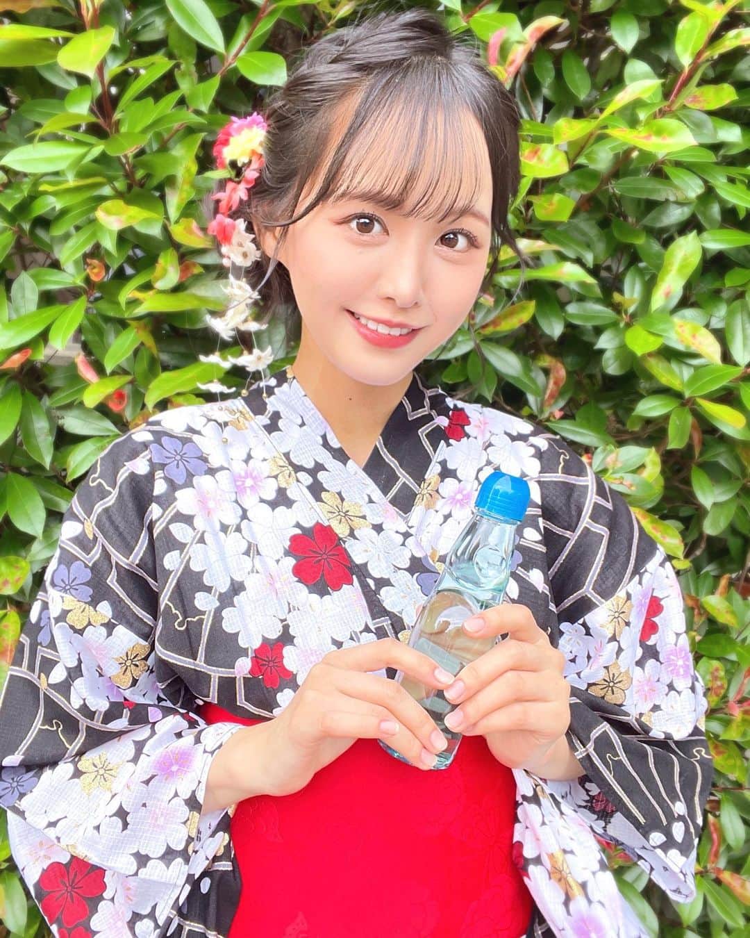 のインスタグラム：「ラムネ一緒に飲みますか、、、？🫧🎐  #浴衣 #和装 #縁日 #和装ヘア #和 #日本 #浴衣ヘアアレンジ #浴衣女子 #骨格ウェーブ #ゆかた #浴衣ヘア #夏祭り #浴衣デート #アイドル #夏 #黒髪 #idol #Japan #japanesegirl #kimono #yukata #makeup #hairstyles #japaneseculture  #stu48 #japanesefashion #ootd #japanesemakeup #fashion #matsuri」
