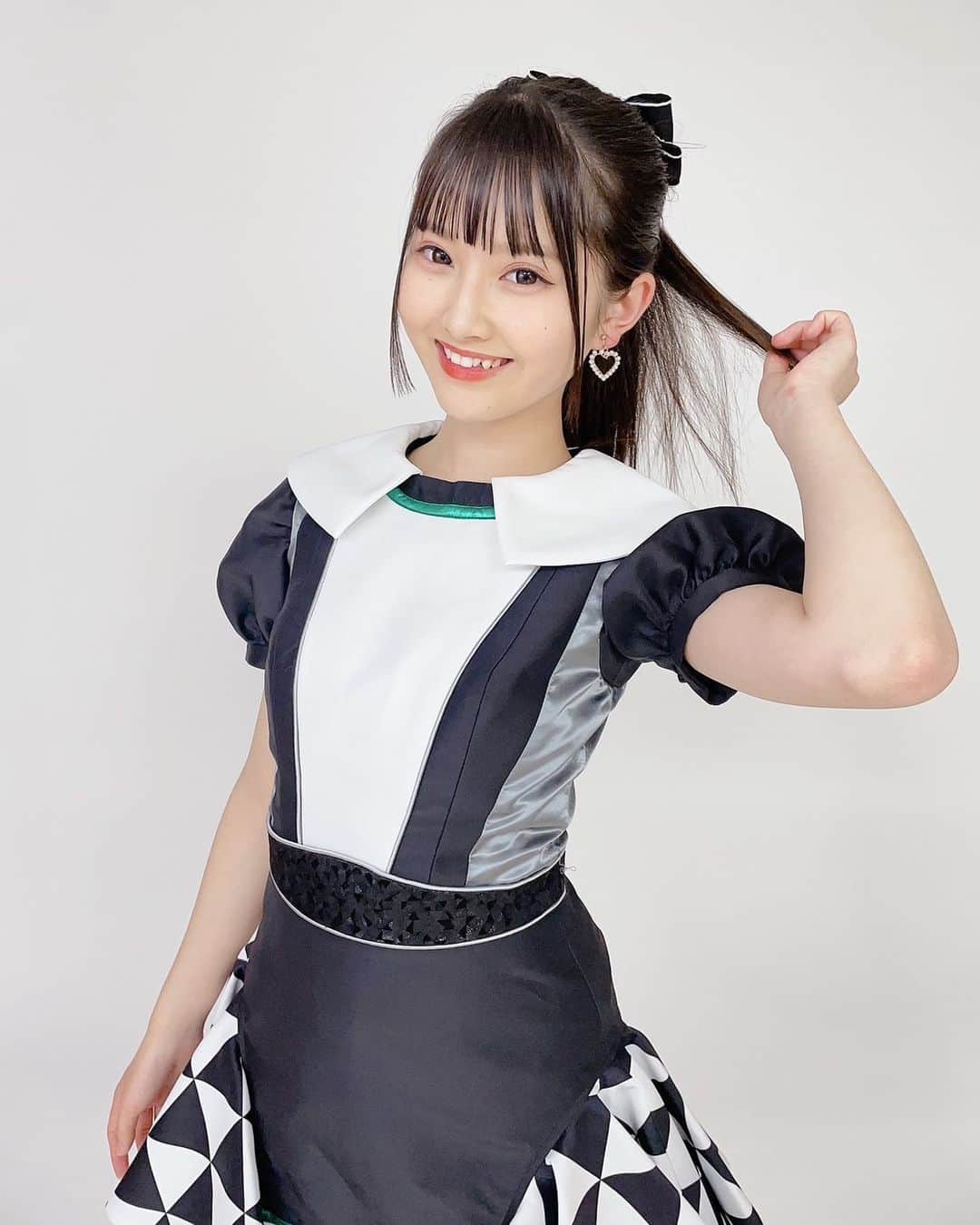 工藤咲姫のインスタグラム：「ポニテは好きデスカ？   #ポニーテール  #ポニテ女子  #好きな髪型  #アイドル  #衣装  #かっこかわいい  #fjk  #工藤咲姫」