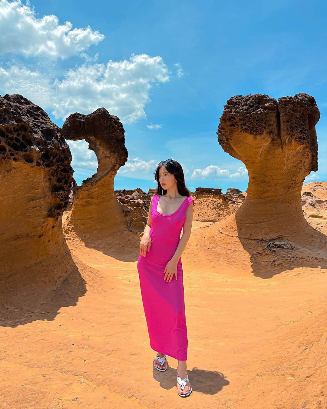 めいさんのインスタグラム写真 - (めいInstagram)「-- 暑さには負けない 寒さには負けない どんな天気、どんなことがあっても写真を撮るには何も負けない ・ ・ ・　 ・ ・ ・  —  #instapic#日本#dior#寫真#portrait#사진#写真集#写真部#커피#ポートレート#japanesegirl#beauty#japan#photo_jpn#hermes#섹시#photo#taipei#フォロー#撮影#model#view#taiwan#tokyo#follow#portraitsedition  在熱我也不怕 在冷我也不怕 為了拍照不畏風雨的我」6月26日 21時26分 - meitienlin1125