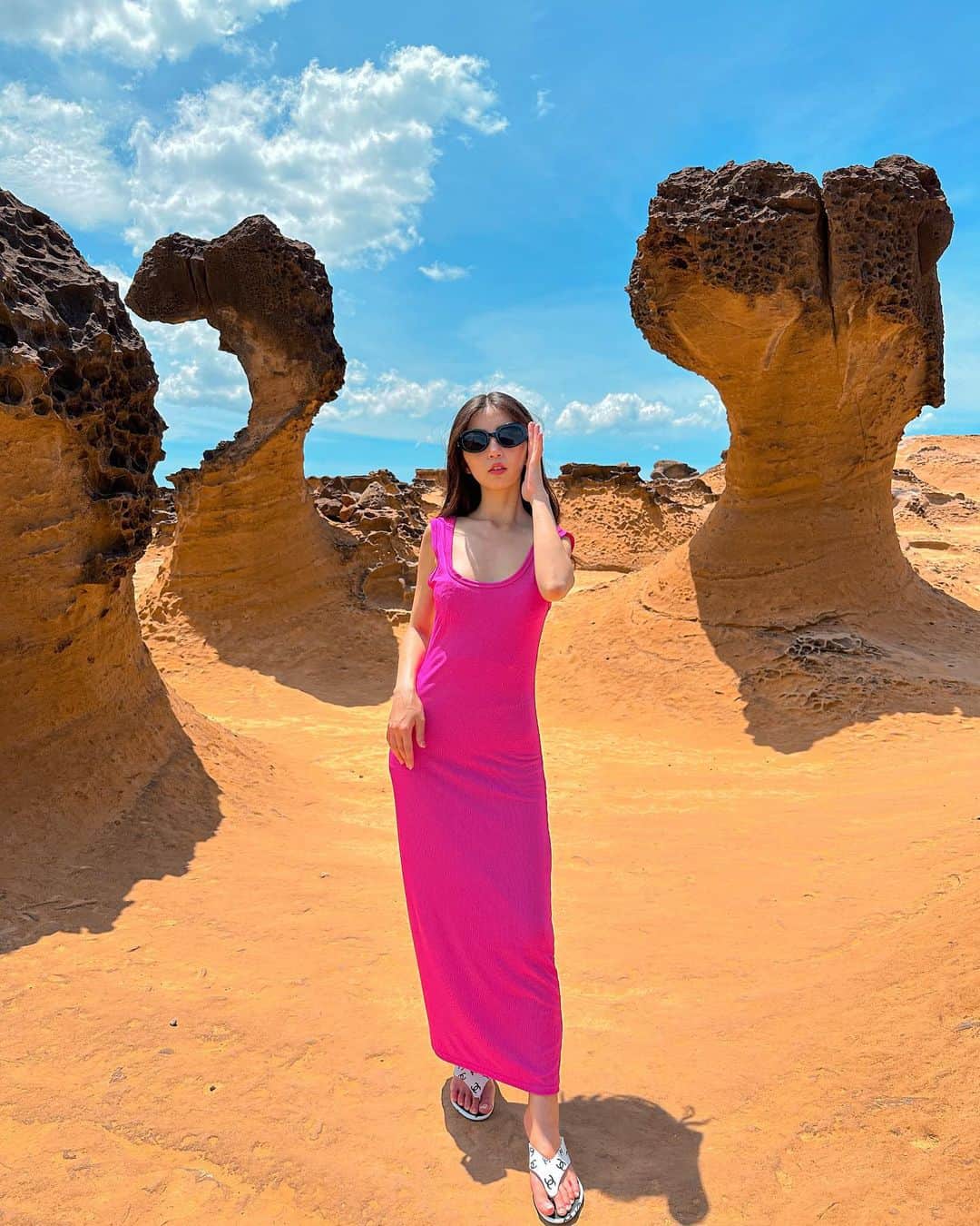 めいさんのインスタグラム写真 - (めいInstagram)「-- 暑さには負けない 寒さには負けない どんな天気、どんなことがあっても写真を撮るには何も負けない ・ ・ ・　 ・ ・ ・  —  #instapic#日本#dior#寫真#portrait#사진#写真集#写真部#커피#ポートレート#japanesegirl#beauty#japan#photo_jpn#hermes#섹시#photo#taipei#フォロー#撮影#model#view#taiwan#tokyo#follow#portraitsedition  在熱我也不怕 在冷我也不怕 為了拍照不畏風雨的我」6月26日 21時26分 - meitienlin1125