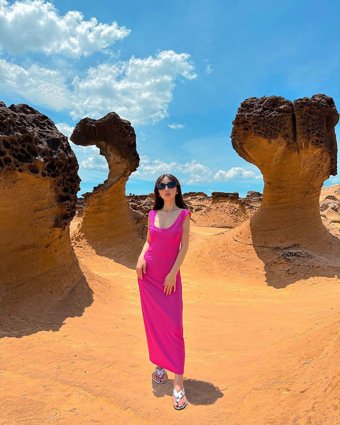 めいさんのインスタグラム写真 - (めいInstagram)「-- 暑さには負けない 寒さには負けない どんな天気、どんなことがあっても写真を撮るには何も負けない ・ ・ ・　 ・ ・ ・  —  #instapic#日本#dior#寫真#portrait#사진#写真集#写真部#커피#ポートレート#japanesegirl#beauty#japan#photo_jpn#hermes#섹시#photo#taipei#フォロー#撮影#model#view#taiwan#tokyo#follow#portraitsedition  在熱我也不怕 在冷我也不怕 為了拍照不畏風雨的我」6月26日 21時26分 - meitienlin1125