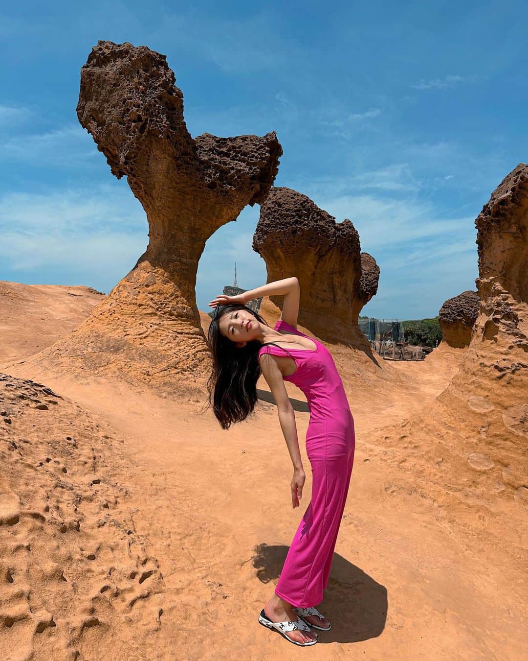 めいさんのインスタグラム写真 - (めいInstagram)「-- 暑さには負けない 寒さには負けない どんな天気、どんなことがあっても写真を撮るには何も負けない ・ ・ ・　 ・ ・ ・  —  #instapic#日本#dior#寫真#portrait#사진#写真集#写真部#커피#ポートレート#japanesegirl#beauty#japan#photo_jpn#hermes#섹시#photo#taipei#フォロー#撮影#model#view#taiwan#tokyo#follow#portraitsedition  在熱我也不怕 在冷我也不怕 為了拍照不畏風雨的我」6月26日 21時26分 - meitienlin1125