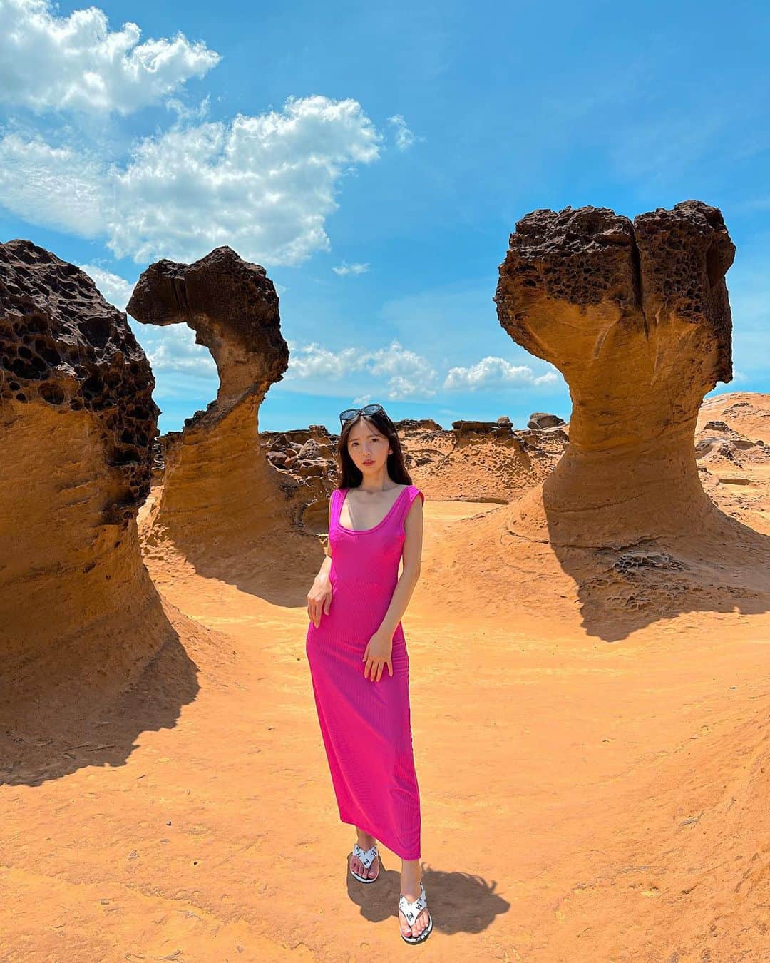 めいさんのインスタグラム写真 - (めいInstagram)「-- 暑さには負けない 寒さには負けない どんな天気、どんなことがあっても写真を撮るには何も負けない ・ ・ ・　 ・ ・ ・  —  #instapic#日本#dior#寫真#portrait#사진#写真集#写真部#커피#ポートレート#japanesegirl#beauty#japan#photo_jpn#hermes#섹시#photo#taipei#フォロー#撮影#model#view#taiwan#tokyo#follow#portraitsedition  在熱我也不怕 在冷我也不怕 為了拍照不畏風雨的我」6月26日 21時26分 - meitienlin1125