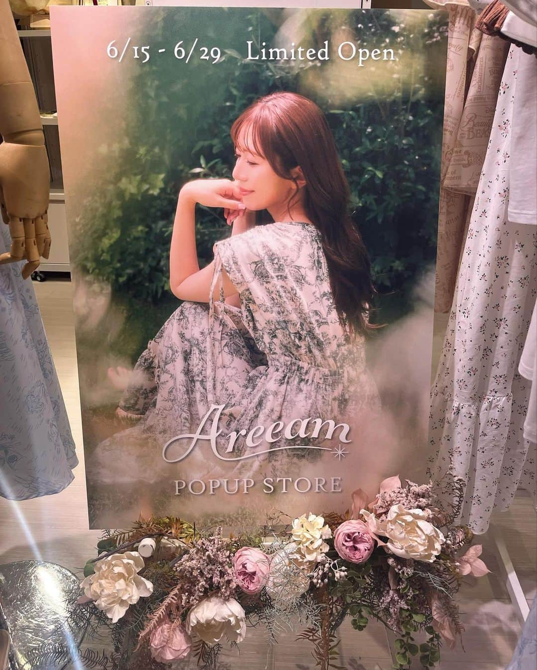 岡田彩花さんのインスタグラム写真 - (岡田彩花Instagram)「⭐︎ ⭐︎ ⭐︎  やっと行けましたー！！！ Areeam popup store✨ ( @areeam_official )  2着購入🫶🏻 早く着たいな〜☺️  #areeam #popup #disney」6月26日 21時26分 - ayaka_o.1106