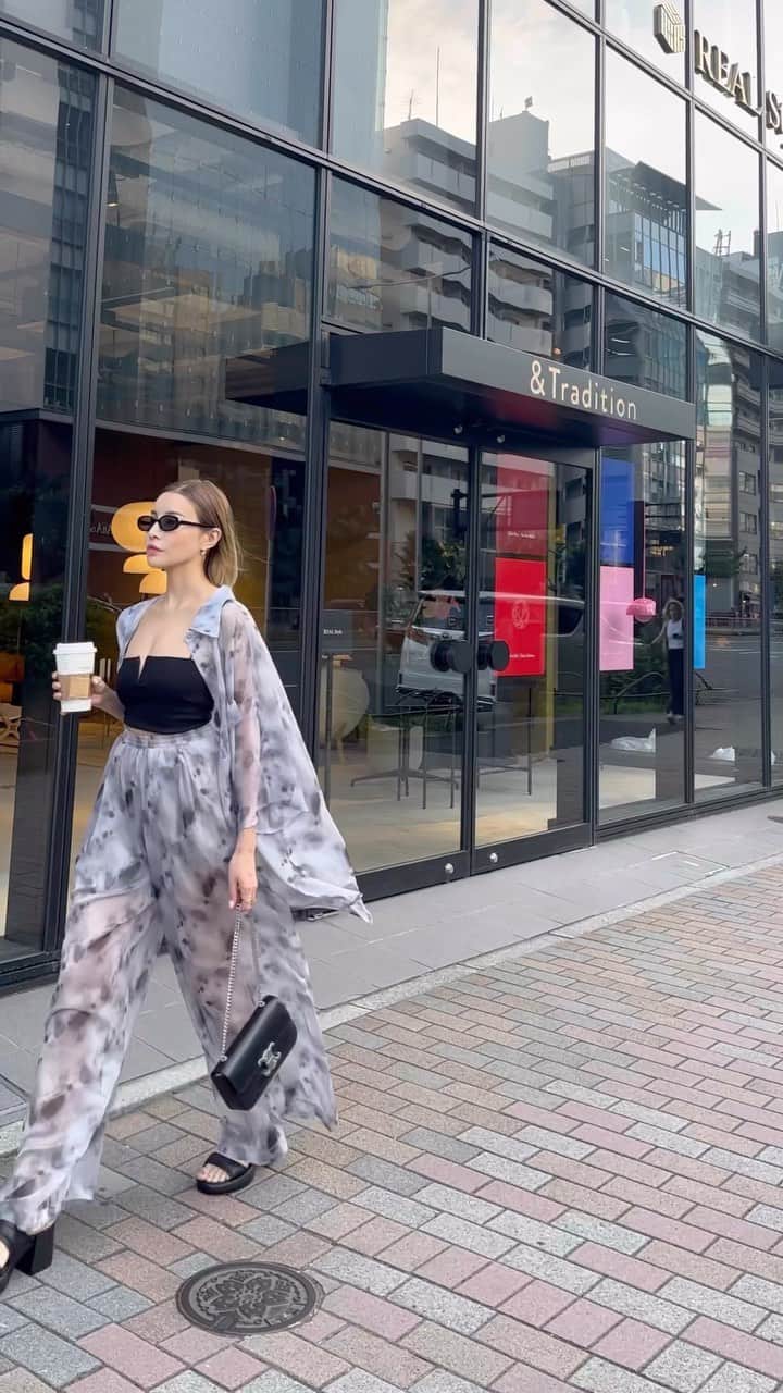難波サキのインスタグラム：「-𝐎𝐟𝐟 𝐝𝐚𝐲🖤  setup/ @amail_official  tops/ @zara  Shoes/ @alm._official @alm.snap  Bag/ @celine   #amail #zara #celine #alm」