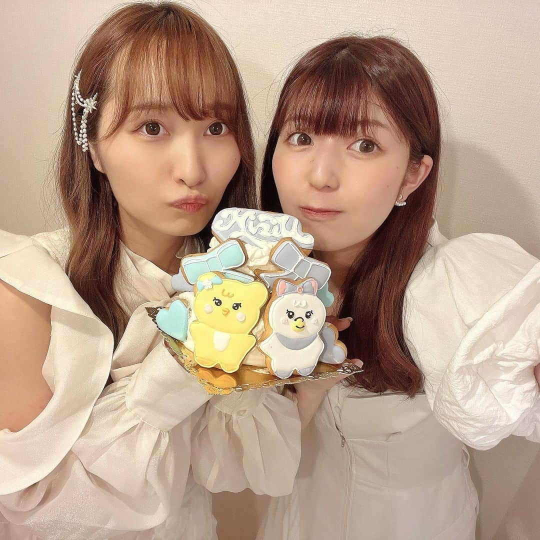 たんりいさんのインスタグラム写真 - (たんりいInstagram)「. . Niziu結成3周年おめでとうっ🌈🫶💕💕  あいりとお祝いしてきた〜🥂✨ @cherion_cakeshop でアイシング クッキーお任せで作ってもらった🥺💓💓 相変わらず可愛すぎるーーっ！！天才！✨  Niziuみんなの優しさにたくさん 救われたし、本当に好きになって よかったって思うんだ！！🥺💓💓  すずにゃんやあいりとこうやって ヲタクできることも幸せやしねっ！！☺️💕💕  . .  代々木はあいりと参戦するんだ🫶💕 双子するし、たのしみすぎるっ！💖  #NiziU #WithU #niziu好きな人と繋がりたい #withuと繋がりたい #niziu_formedanniversary #3周年 #虹プロ #結成3周年 #勝村摩耶 #花橋梨緖 #虹プロジェクト #お祝い #推し事 #本人不在の誕生日会 #推し活」6月26日 21時36分 - tanrii97