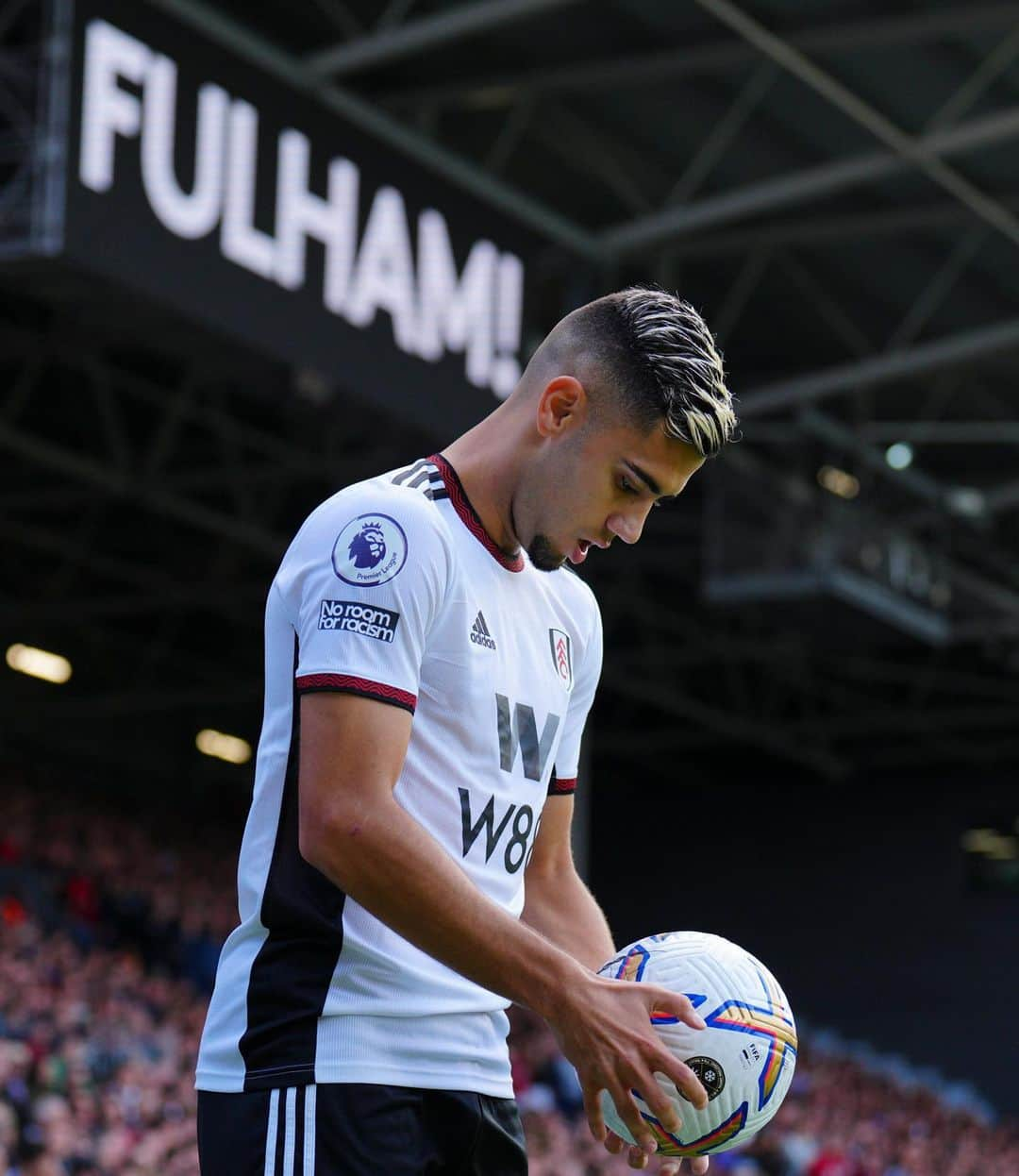 フラムFCさんのインスタグラム写真 - (フラムFCInstagram)「The coldest pics of Andreas from 22/23. 🥶」6月26日 21時30分 - fulhamfc