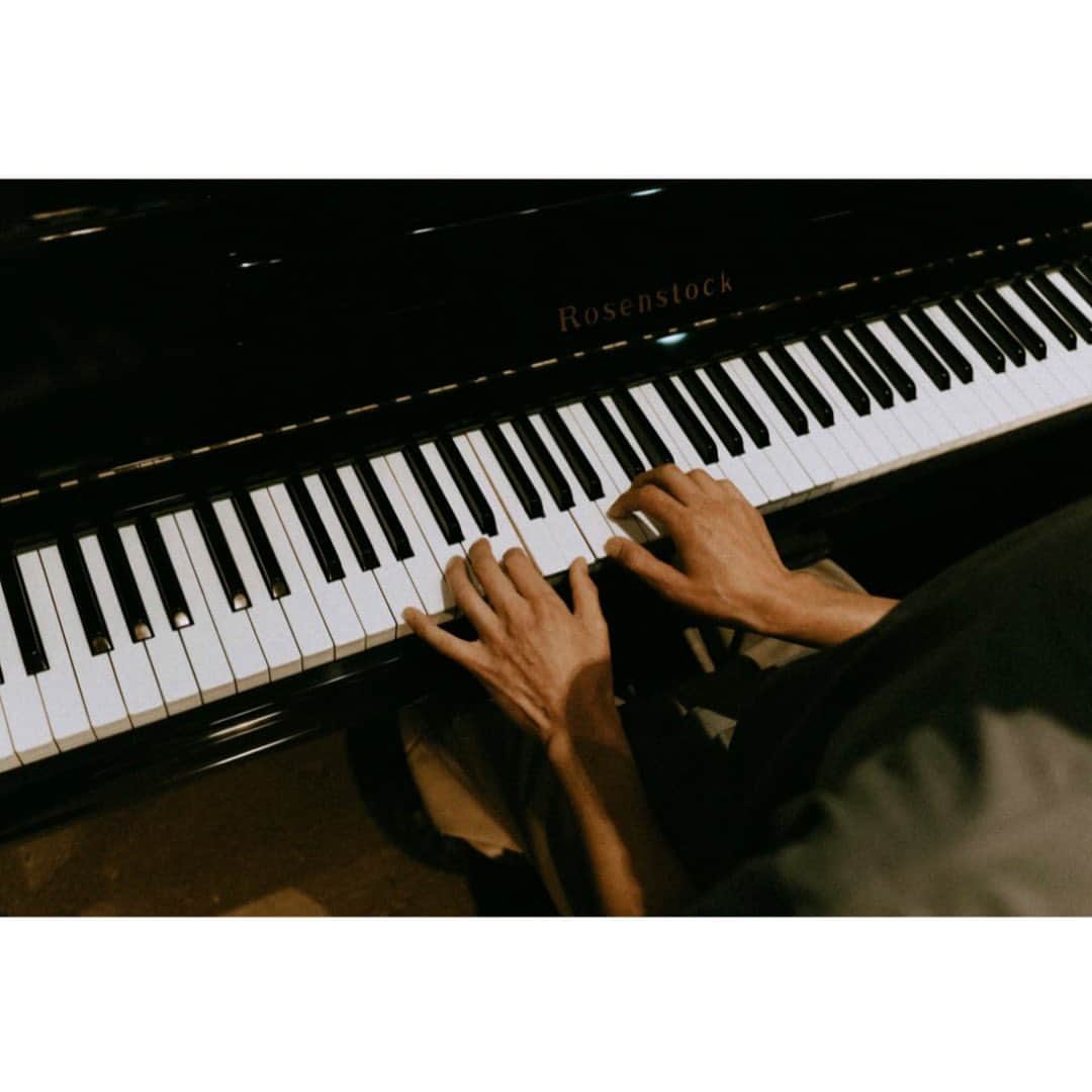 journaleatripさんのインスタグラム写真 - (journaleatripInstagram)「tasty life sound  もっと携帯が進化するとしたなら 匂ったり、 風が耳を撫でたり 予期せぬ音がはいってきたり 想像を掻き立てるツールになったり いぇいぇやっぱりライブ  2023/6/22  at @eatripsoil   photo @mitamuraryo  movie @hiroshiokuyaman   #3eye1mouth  #soundblow」6月26日 21時32分 - eatripjournal