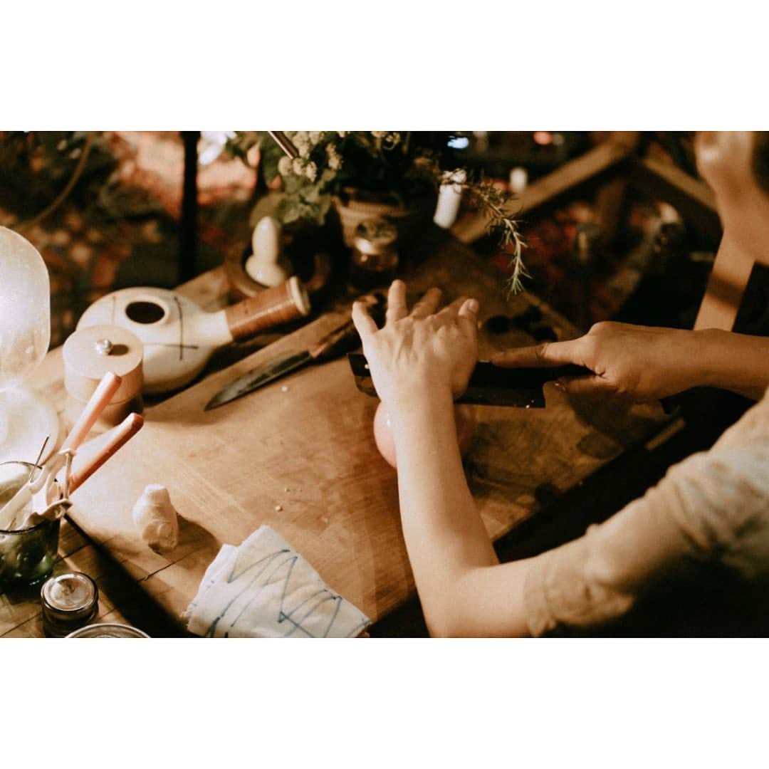 journaleatripさんのインスタグラム写真 - (journaleatripInstagram)「tasty life sound  もっと携帯が進化するとしたなら 匂ったり、 風が耳を撫でたり 予期せぬ音がはいってきたり 想像を掻き立てるツールになったり いぇいぇやっぱりライブ  2023/6/22  at @eatripsoil   photo @mitamuraryo  movie @hiroshiokuyaman   #3eye1mouth  #soundblow」6月26日 21時32分 - eatripjournal