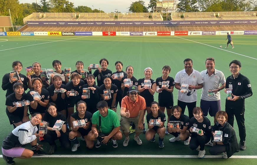 及川栞さんのインスタグラム写真 - (及川栞Instagram)「. Thank you Netherlands for 3 weeks 🇳🇱 Especially I'm so grateful for the support of many Japanese people here. We move to France tomorrow , our journey continues 🇫🇷  3週間のオランダ遠征を終え、明日からフランスに移動します。 フランスでの活動に切り替わります。 オランダでの活動期間、本当に現地の多くの 日本人の方々のサポートなしではここまで活動出来なかったです。 たくさんのサポート、応援ありがとうございました🌸 たくさんの再会をすることができ、 私にとってたくさんのパワーチャージ出来た期間でもありました。 試合、練習、帰宅すればテレビでプロリーグが見れる空間も❤️‍🔥 改めて、私の大好きな国オランダ！ありがとう🧡🧡🧡  #sakurajapan#hockey#team#goals#journey#continue#netherlands#france#europe#athlete#professional#beauty#strong#lifemodel#smile#sunshine#keepgoing#nextchapter#support#thankyou」6月26日 21時35分 - shihori.3