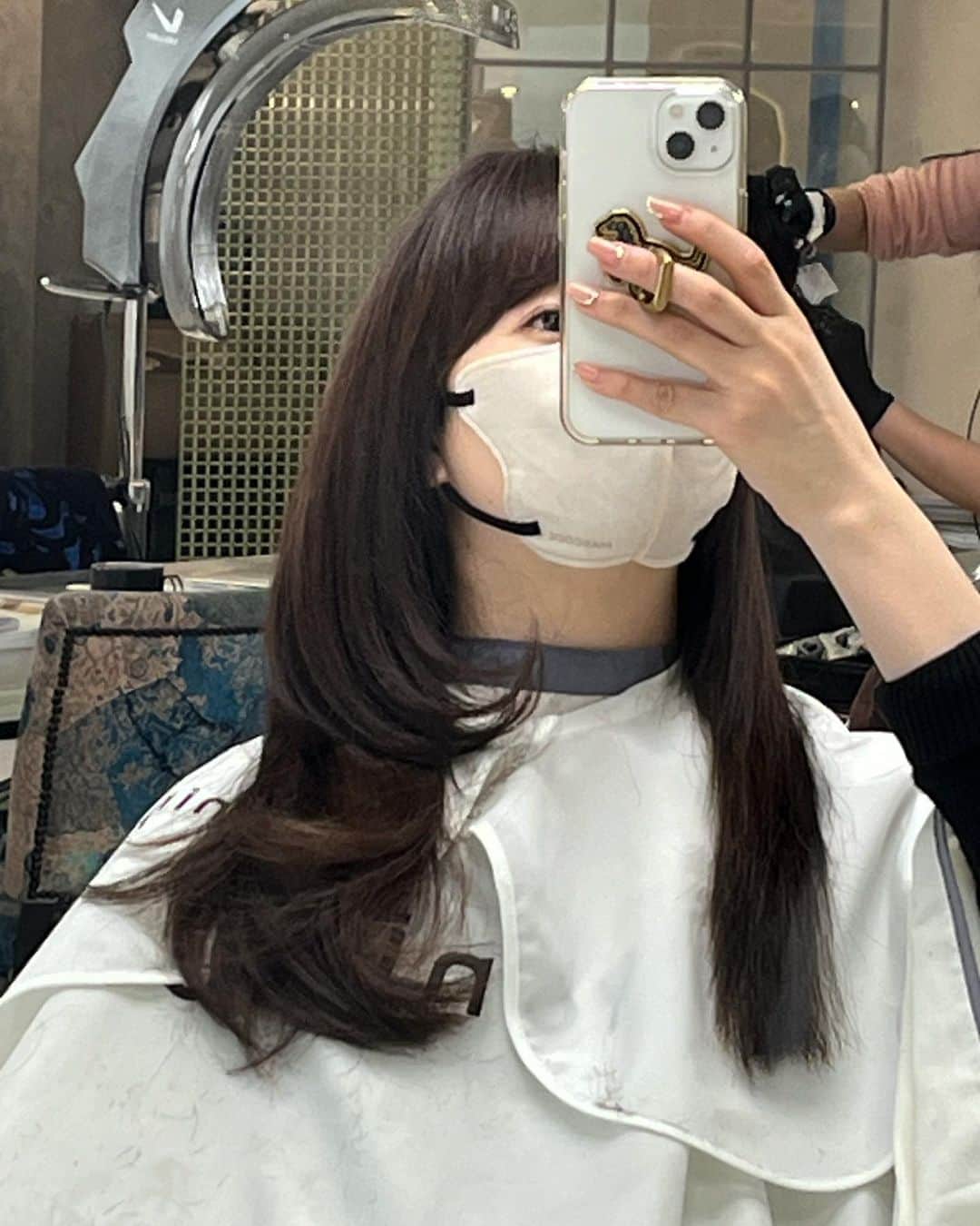 山田野絵さんのインスタグラム写真 - (山田野絵Instagram)「4月の渡韓では、ヘアサロンへ🇰🇷 左側はブローのみでこんなにふわっふわにしてくれて終始感動してた、、！（右:ブロー前）  #韓国旅行 #韓国 #渡韓 #ヘアアレンジ #ヘアカラー」6月26日 21時35分 - noe.1007