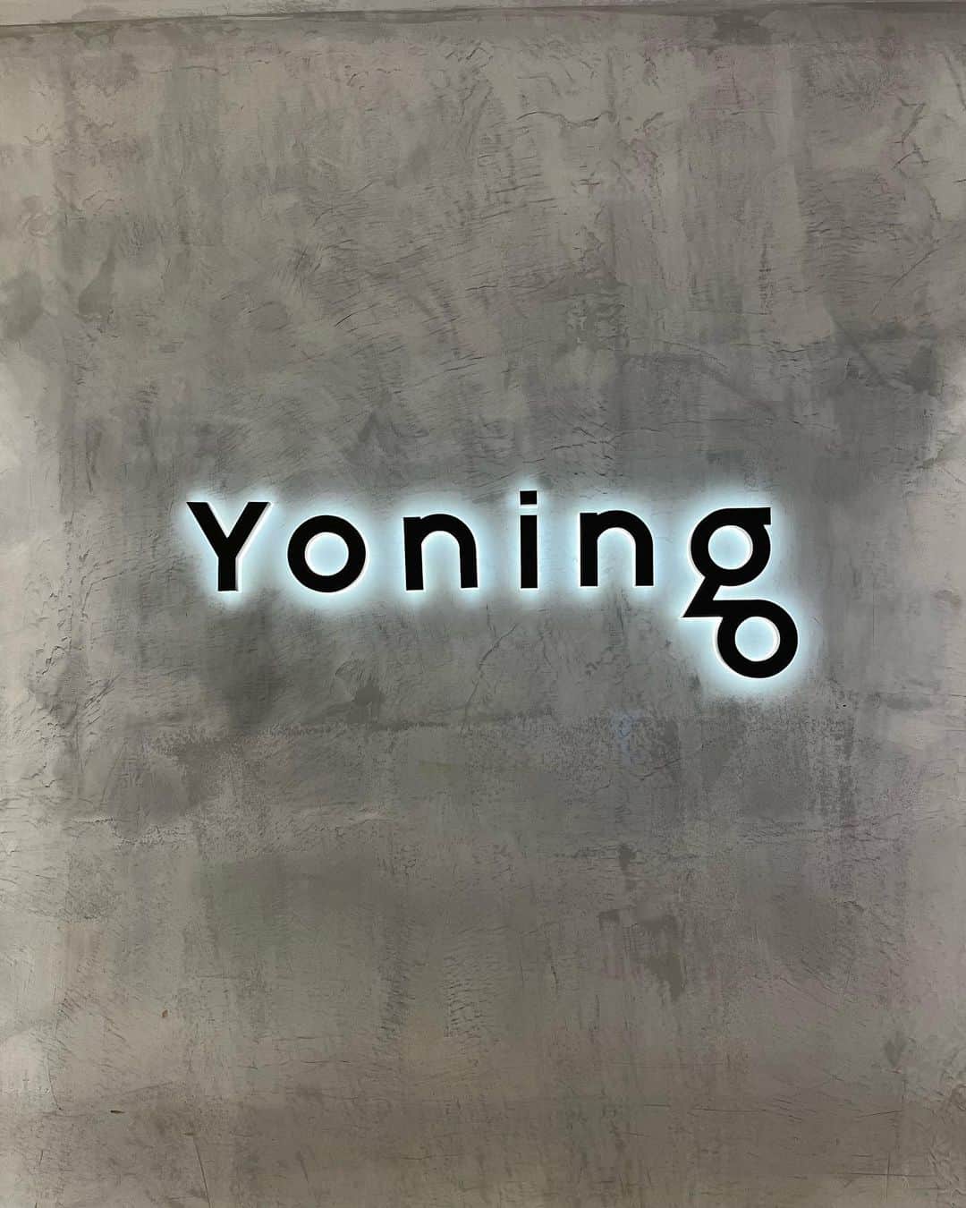 山田野絵さんのインスタグラム写真 - (山田野絵Instagram)「4月の渡韓では、ヘアサロンへ🇰🇷 左側はブローのみでこんなにふわっふわにしてくれて終始感動してた、、！（右:ブロー前）  #韓国旅行 #韓国 #渡韓 #ヘアアレンジ #ヘアカラー」6月26日 21時35分 - noe.1007