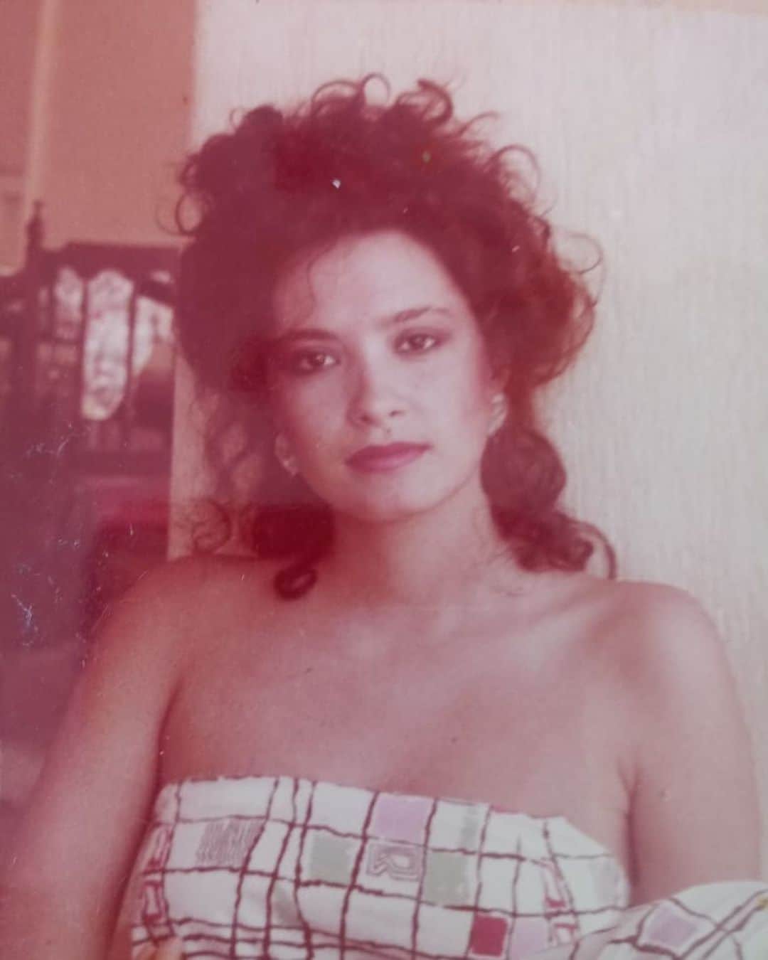 タリアナ・バルガスのインスタグラム：「Mami, has dedicado tu vida a nosotros con tanta alegría y dulzura que todos somos reflejo de tu amor. Feliz cumpleaños madre mía @maripaucarrillo centro de nuestras vidas, te amamos!」