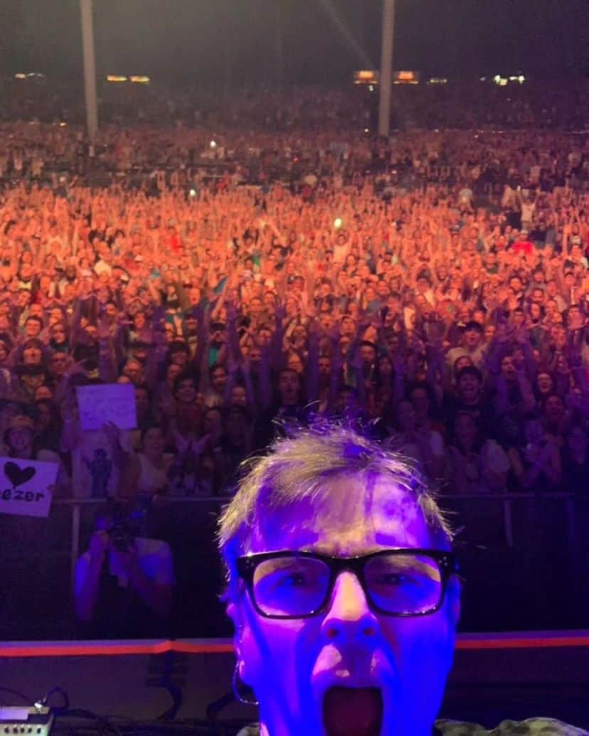 リヴァース・クオモのインスタグラム：「Alpharetta, GA 6-25-23. I think my face in the selfie says it all here. Should we just ditch the polaroid and do these from now on?  Time for a much deserved day off. Back to the grind tomorrow in Philly. See you jawns there (did I use that correctly?).」