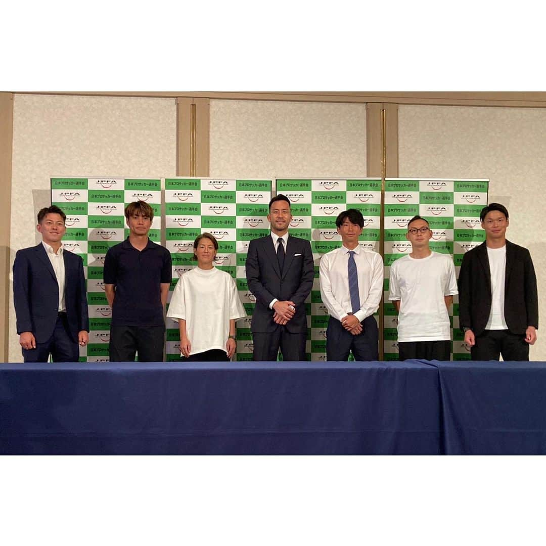 小池純輝さんのインスタグラム写真 - (小池純輝Instagram)「. 今日は日本プロサッカー選手会の選手総会がありました！  4年ぶり⁉︎に対面とオンラインのハイブリッド開催💡 久々に皆さんとお会いしての総会でした😊  新しく有吉選手、日高選手も役員にお迎えして新しい体制で日本サッカー界をより良く出来るように選手みんなで力を合わせたいと思います！ #日本プロサッカー選手会 #jpfa #jリーグ #jfa」6月26日 21時43分 - junki_koike