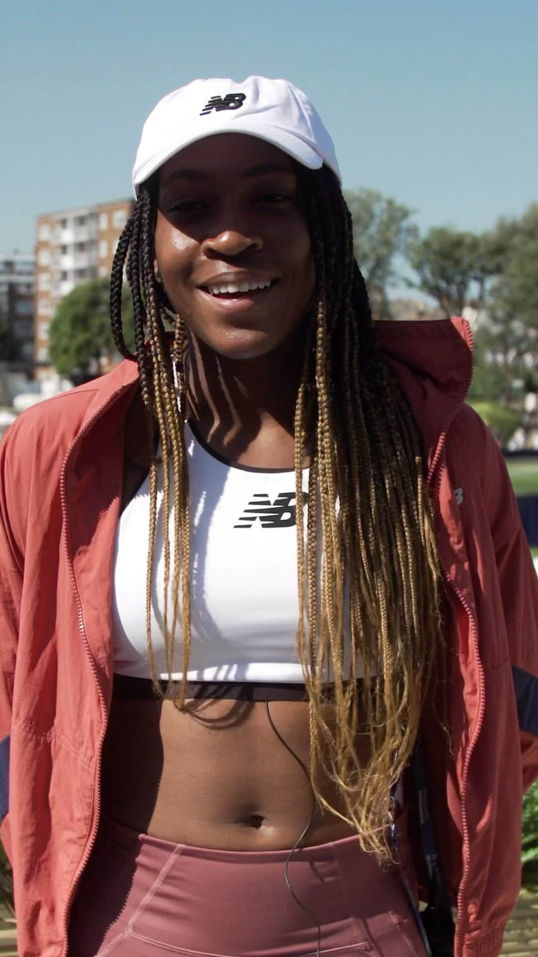 WTA（女子テニス協会）のインスタグラム：「🤩 We’ll need to see the handstands @cocogauff  3️⃣ things you didn’t know about Coco! 👋  #RothesayInternational」