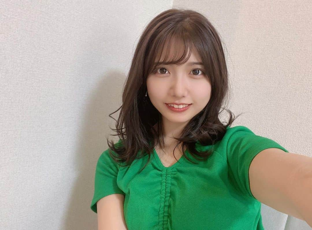 加藤凪海さんのインスタグラム写真 - (加藤凪海Instagram)「もう髪の毛伸びてきて暑い(切りたい、、) . . . . . . . . . . .  #今日もお疲れ様  #自撮り  #自撮り女子 #緑 #加藤凪海  #凪海ちゃーん  #💚」6月26日 21時53分 - na_chan.12.11