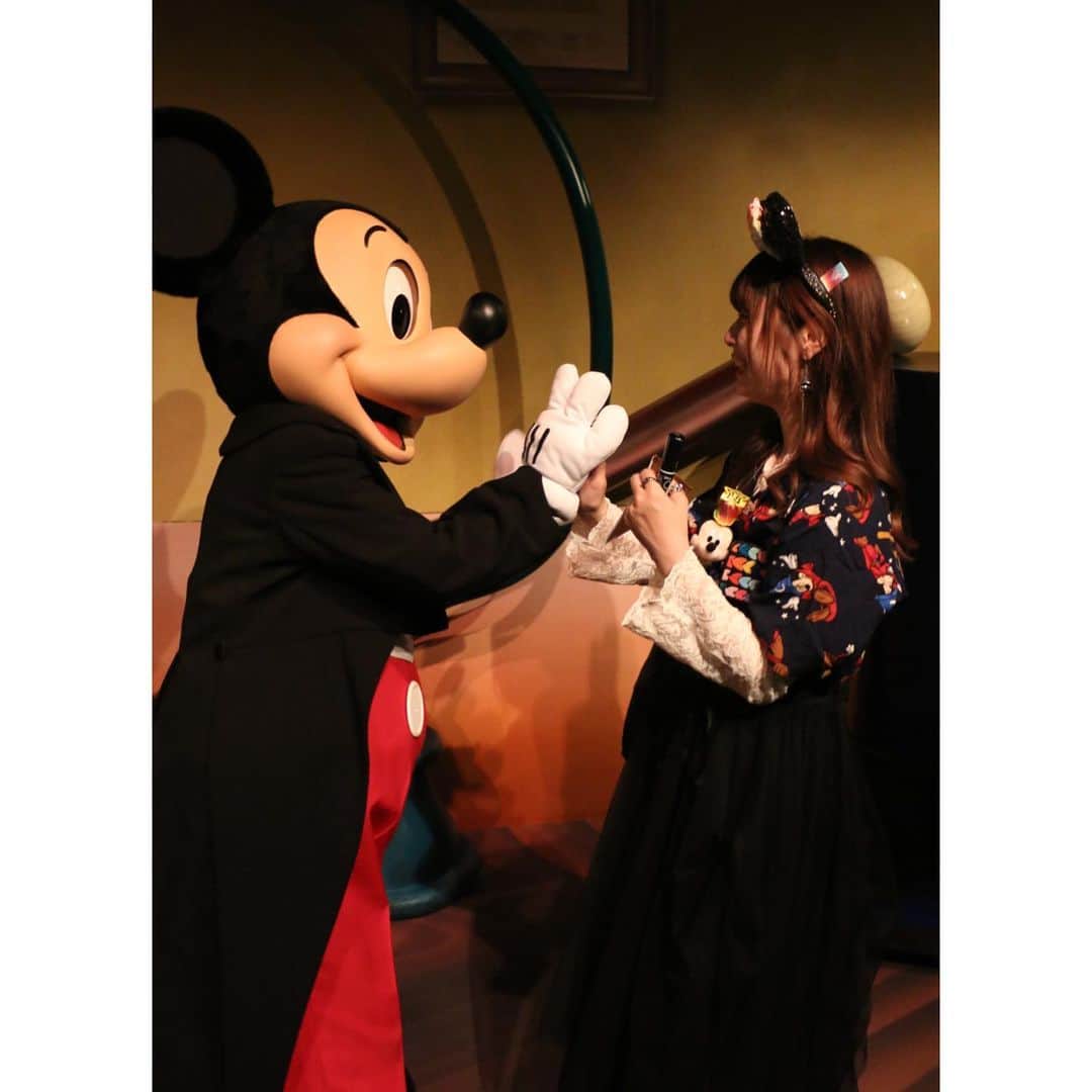 高柳明音さんのインスタグラム写真 - (高柳明音Instagram)「🏰  greeting🫶  #Disney #MickeyMouse #ミッキーマウス #KingLouie #キングルーイ #TDL #誰と行ったかはお揃いの格好してる子を #見つけたらわかるかな☺️」6月26日 22時03分 - akane_o8o