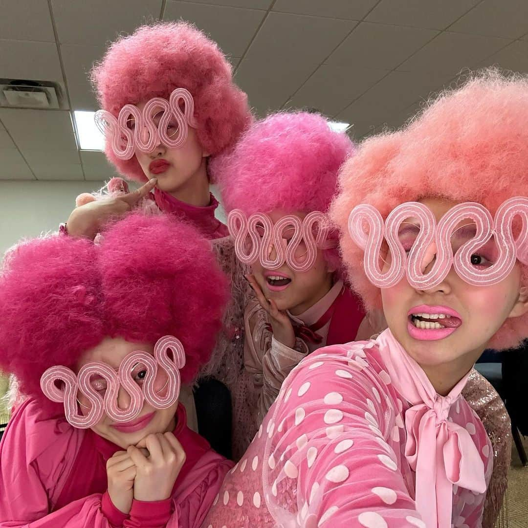 HIYORIさんのインスタグラム写真 - (HIYORIInstagram)「KYARY PAMYU PAMYU World Tour "POPPP"🇺🇸🇫🇷🇪🇸🇬🇧 . ダンサーとして参加させていただきました🩰🎀 約1ヶ月間の中で今まで見たことのない素敵な景色をたくさん見て、新しいことを吸収して、色んなことを感じて、本当に貴重すぎる経験でした✨ とっても楽しそうにLIVEを見ながら一緒に踊ってくれるお客さんの笑顔見て本当にたくさん元気もらった🥹❤️❤️❤️ . きゃりーさんをはじめ、 スタッフの皆さま、ダンサーのみんな 今回のツアーに関わってくださった全ての皆さま本当にありがとうございました💫🌟🌈 . I saw wonderful scenery,learned a new things,felt many things,and had a wonderful experience. Seeing everyone dancing together and having fun gave me energy. Thank you for everyone.」6月26日 21時58分 - hyr__0425