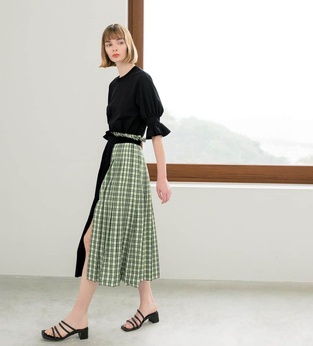 アディアムのインスタグラム：「Statement plaid. Discover the bold and playful patterns in the latest #ADEAM Pre-Fall 2023 collection at the link in bio.」
