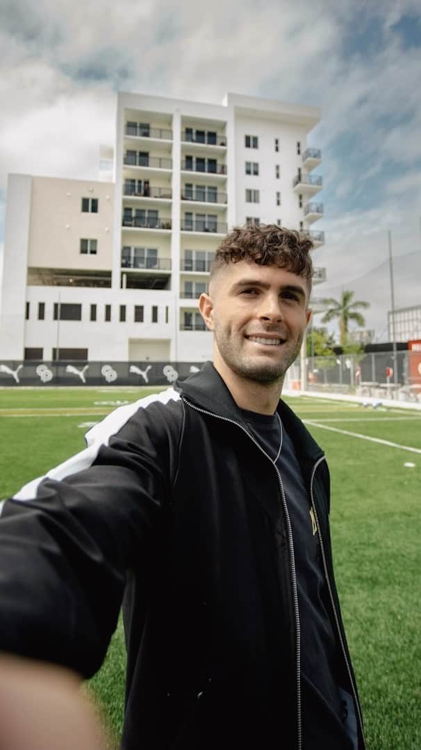 クリスチャン・プリシッチのインスタグラム：「Pushing the passion, pushing the beautiful game ⚽️🇺🇸 @cmpulisic  #PulisicStompingGrounds」