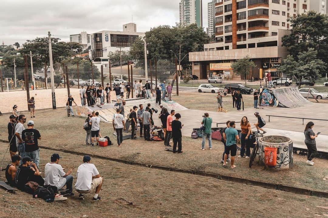 カルロス・リベイロさんのインスタグラム写真 - (カルロス・リベイロInstagram)「In memory of @carlosribeiro91’s father for both his investment and commitment into Carlos’ life and to the local skate community, the city of Novo Hamburgo named the skatepark after him. We were so stoked to get to be visiting when the city revealed the sign and dedicated the park to him!   Episode 15, “Brazil” is LIVE and the feedback has been all time! Click the link in our bio to give it a watch!」6月26日 22時16分 - carlosribeiro91