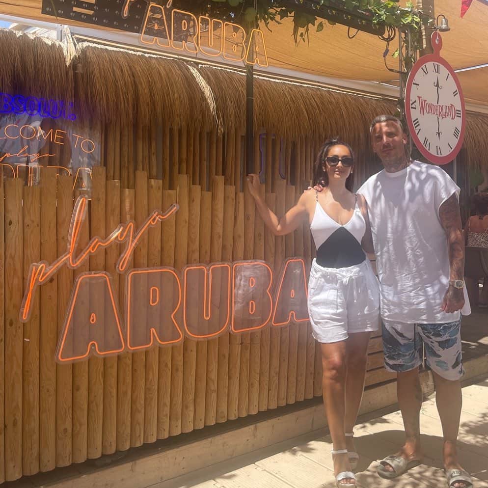 アレクシス・ルアーノのインスタグラム：「My real estate agent in Dominican Republic 🌴 @vanesadrsir @drsothebysrealty  Bienvenida a casa amiga! 🏖️☀️ @playa_aruba」
